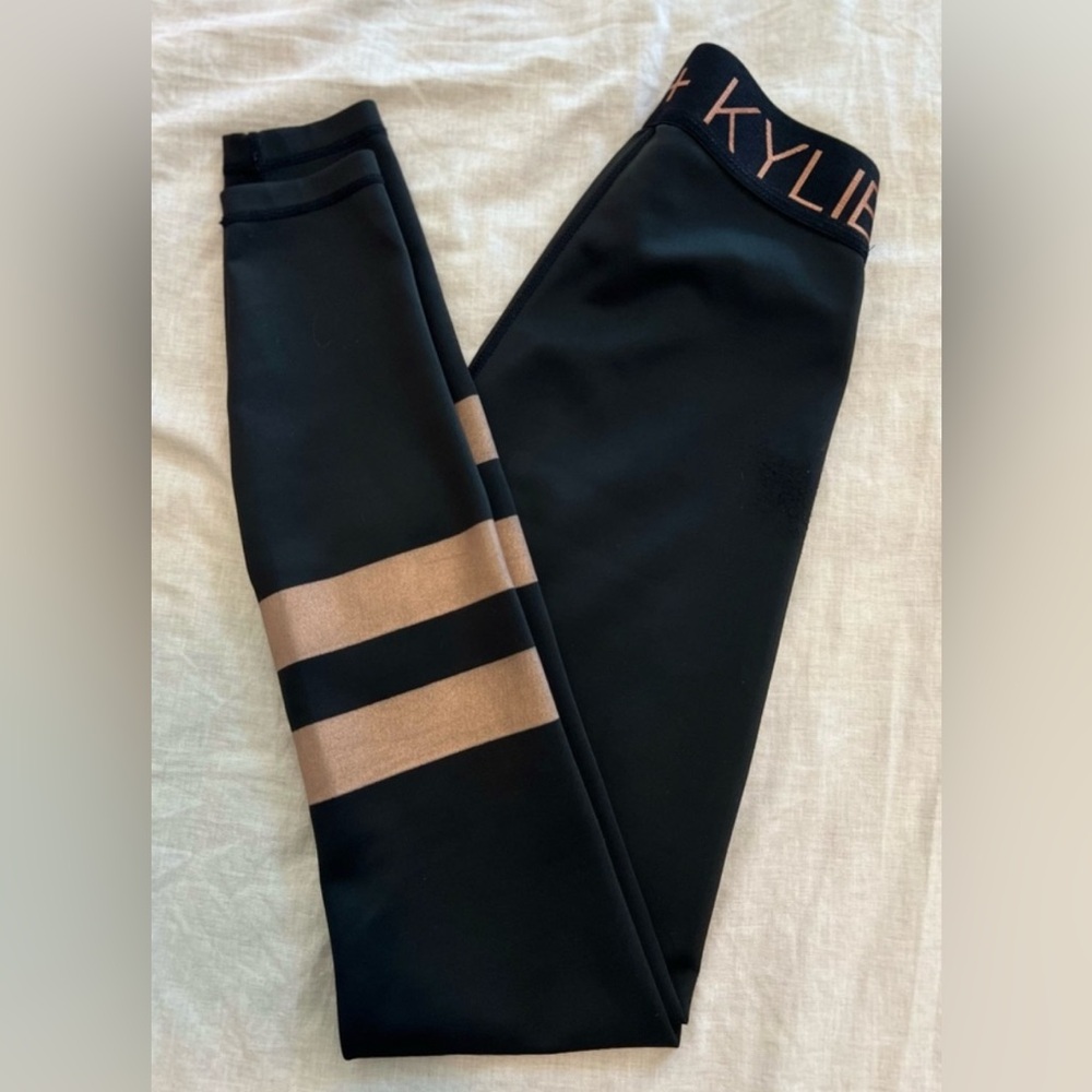 Kendall+ Kyle leggings